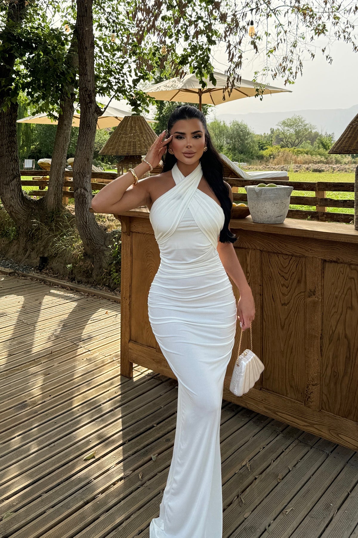 Weißes trägerloses Kleid