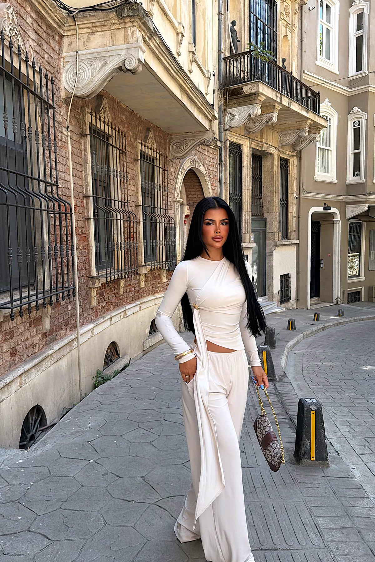 Krem Broş Detay Pantolonlu Takım 8