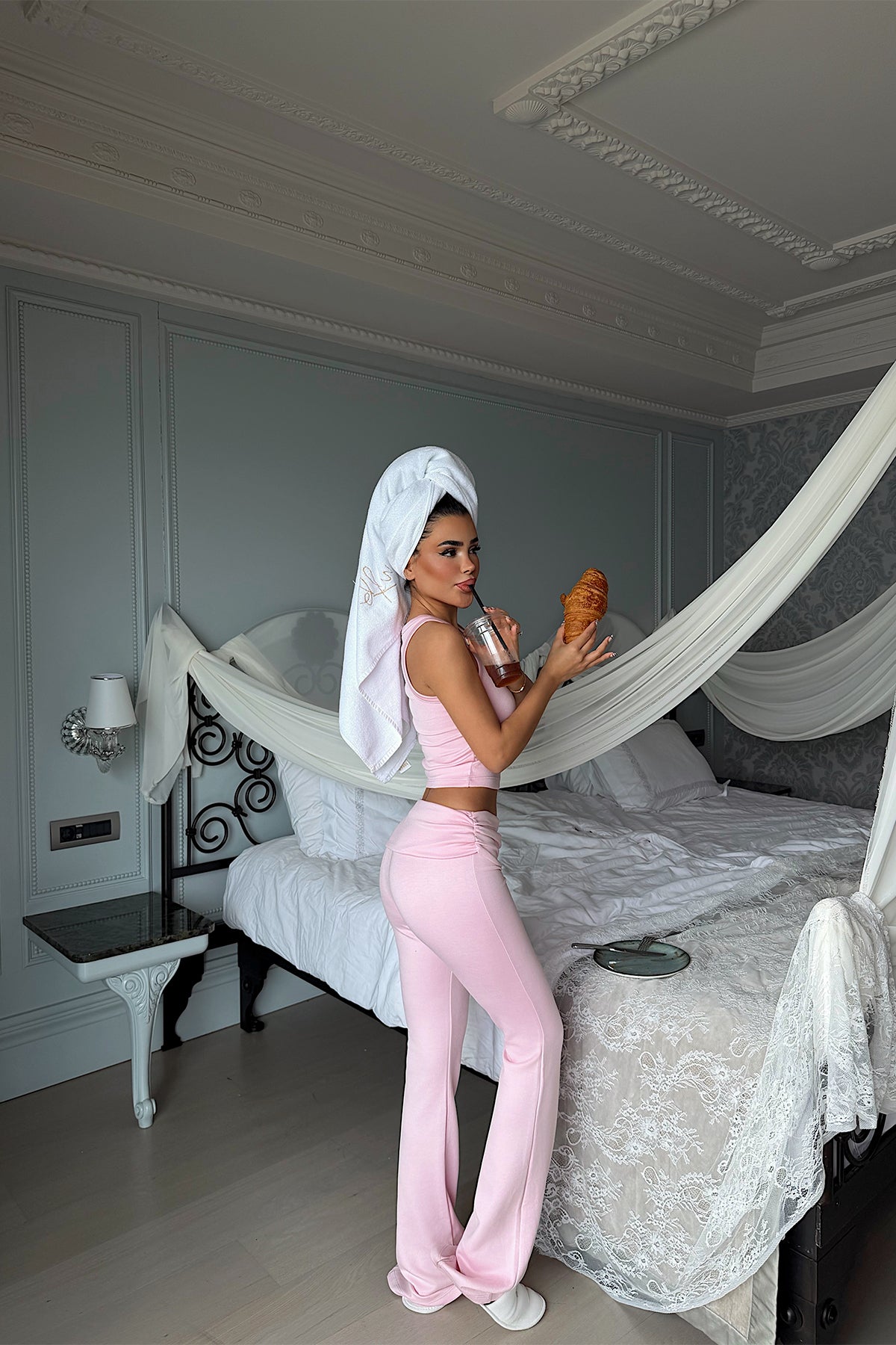 Pembe Bisu Takım 16