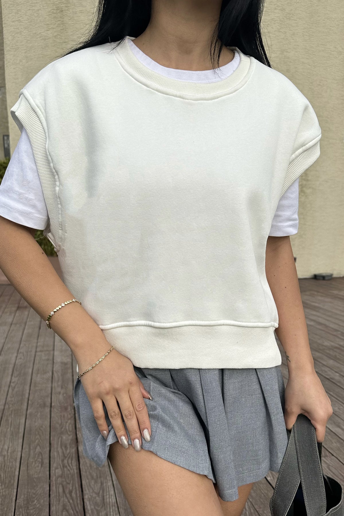 White Alice Zero Sleeve Sweat