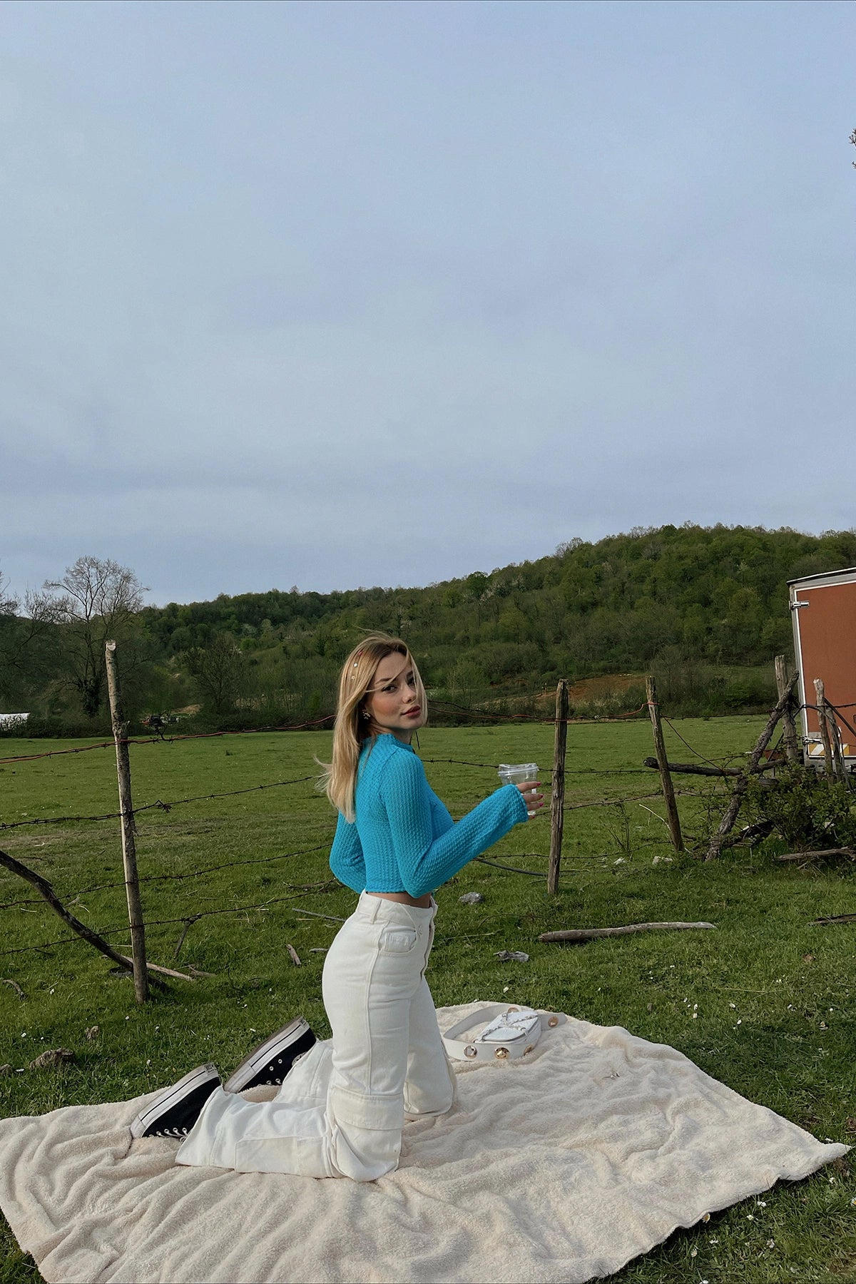 Beyaz Kargo Cepli Jean 16