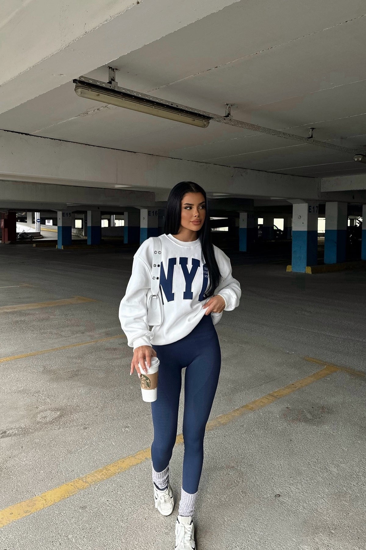 Beyaz NYC Baskılı Sweat