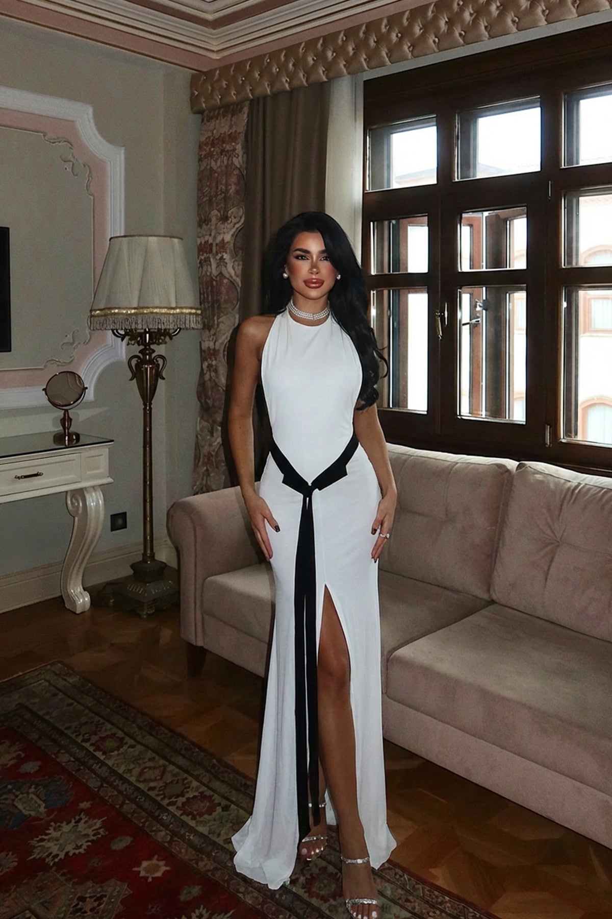 Beyaz Giselle Fiyonk Detaylı Yırtmaçlı Elbise 4