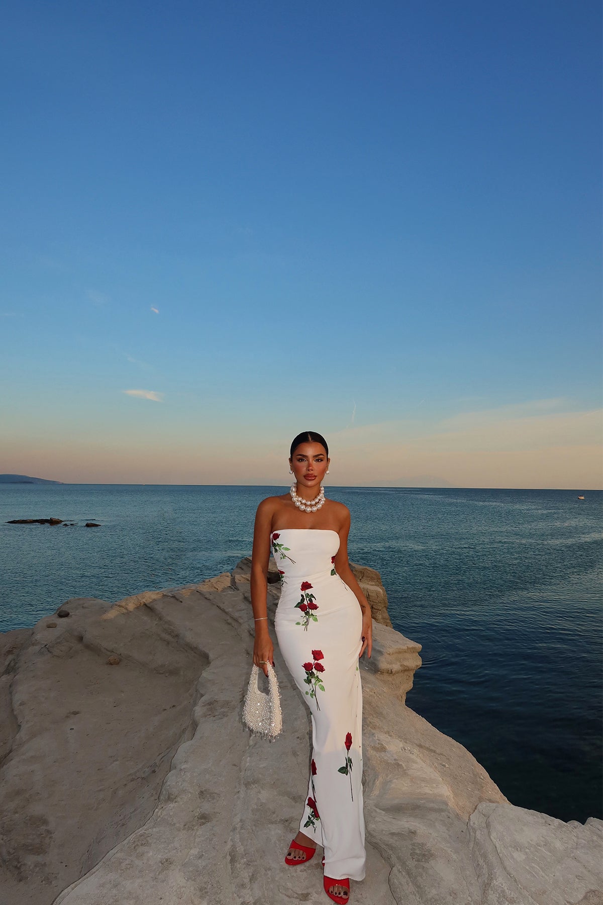 Weißes Onella-Kleid mit Rosenmuster