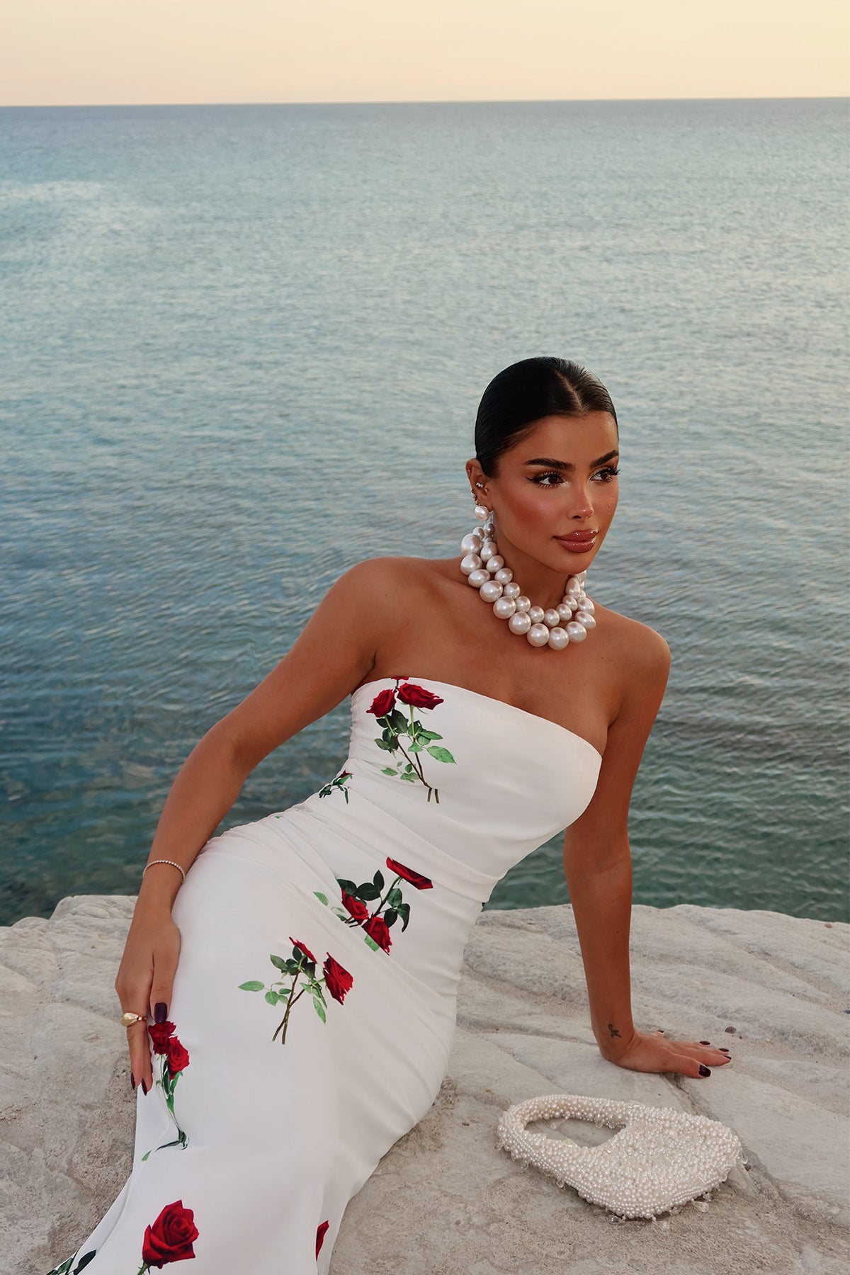 Weißes Onella-Kleid mit Rosenmuster