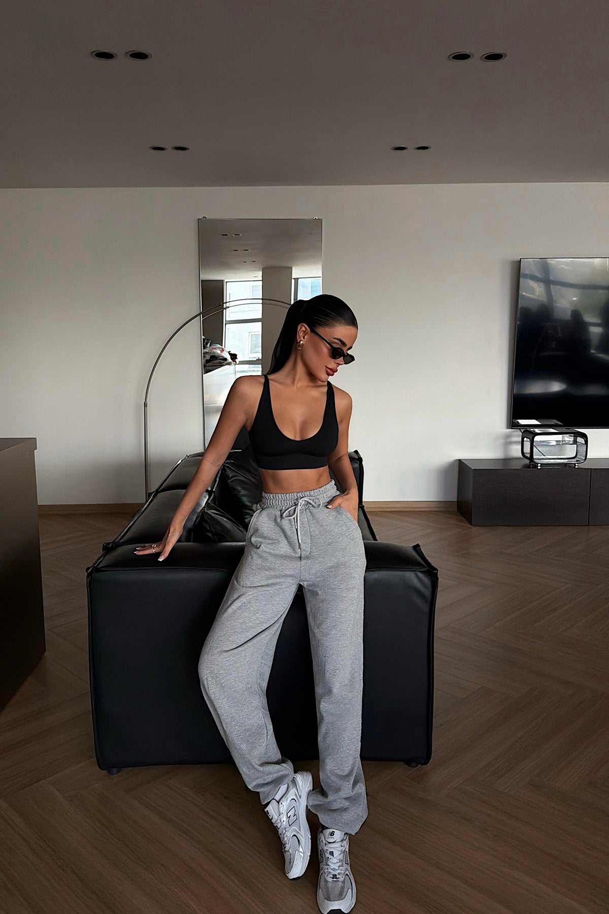 Grey tie-up sweatpants