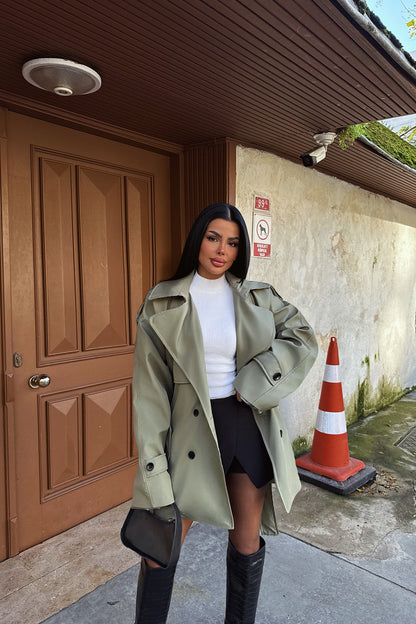 Khakifarbener Trenchcoat mit Knopfdetail