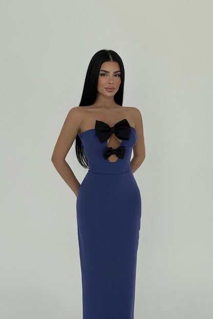 Indigoblaues trägerloses Kleid mit Schleifendetail