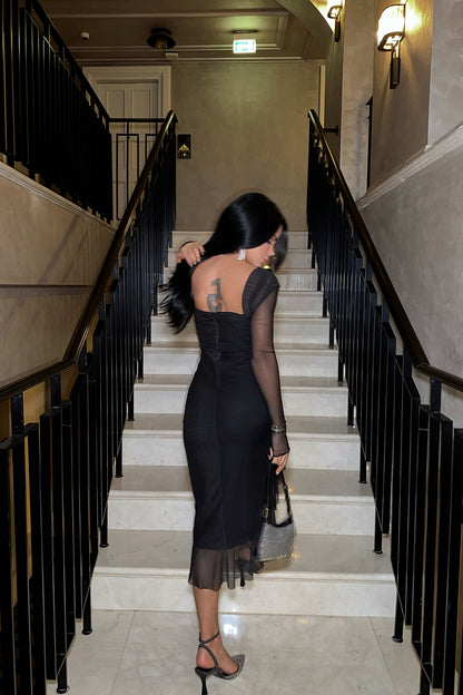 Schwarzes Tüllkleid mit Miya-Ärmeln