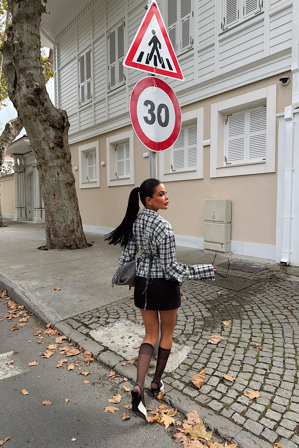 Siyah Cut-Out Fit Gömlek 16